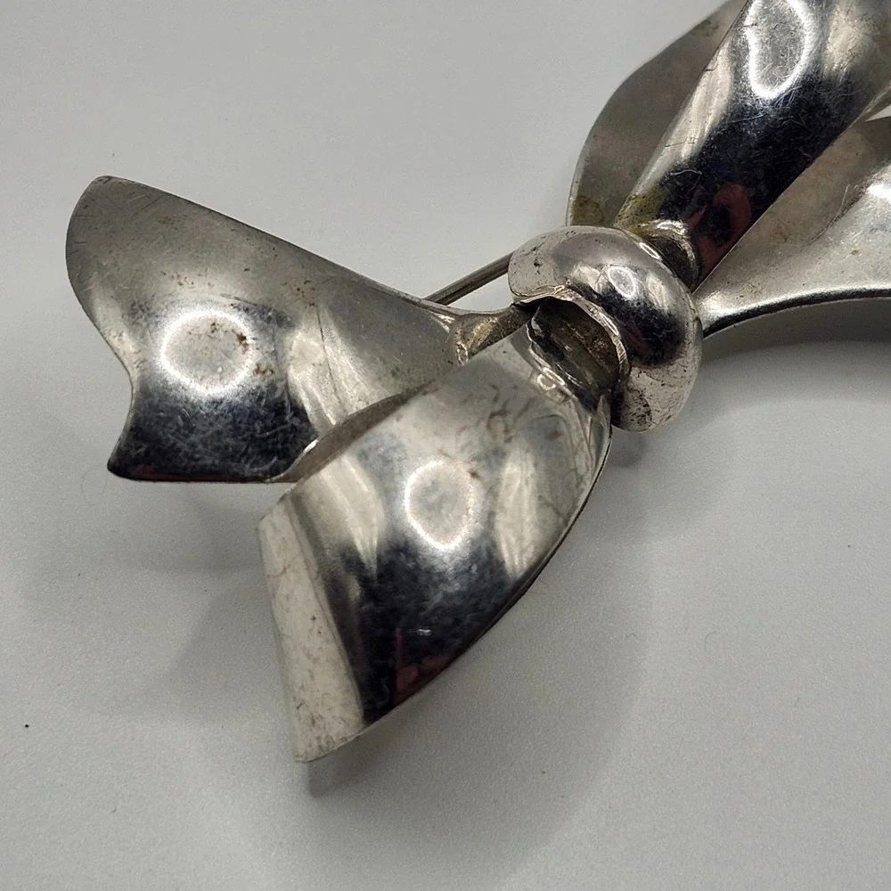 Vintage Silver Tone Bow Brooch Pin Large Ribbon Knot Statement Jewelry‎